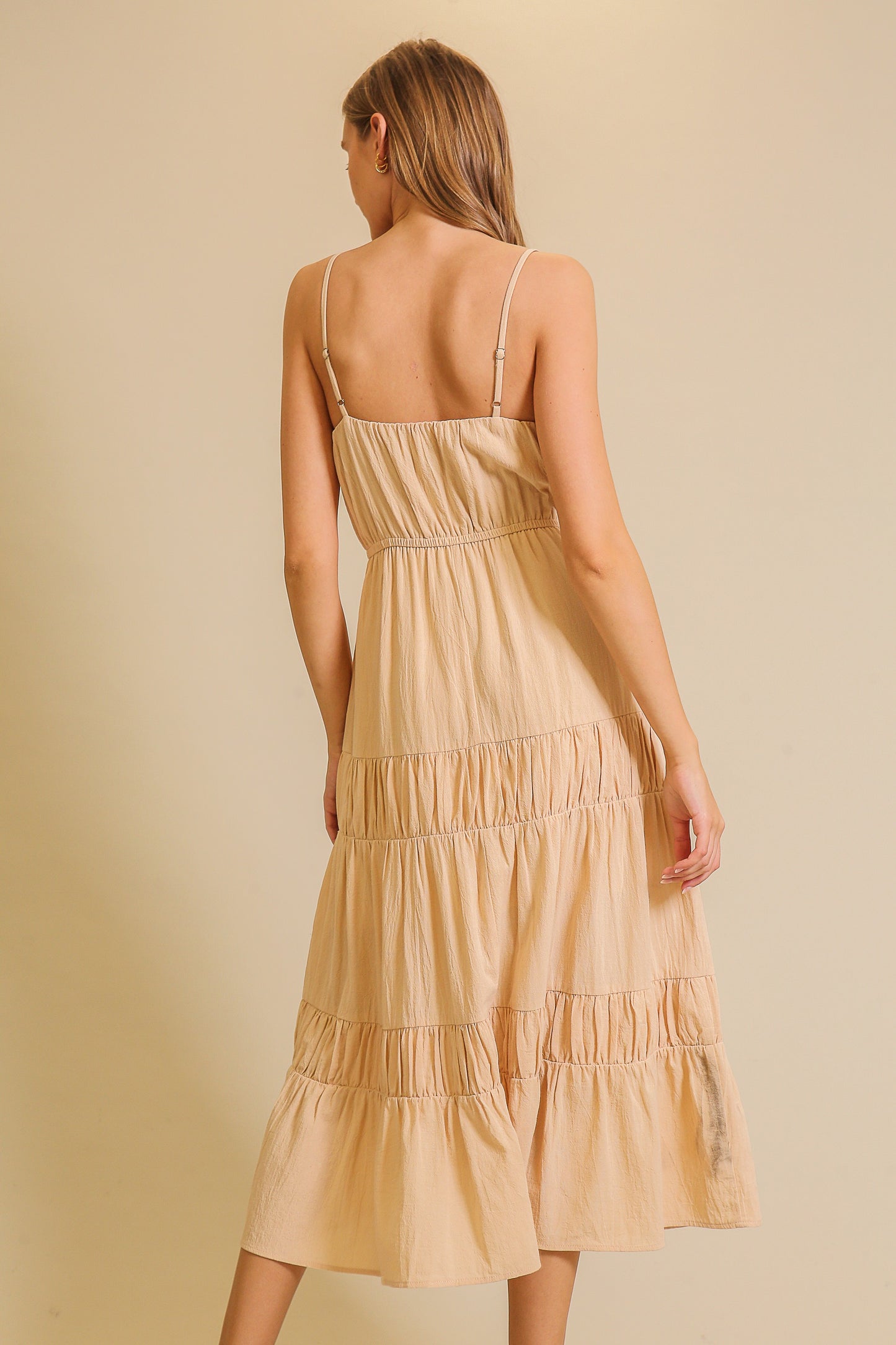 Ella Tan Flowy Tiered Midi Dress